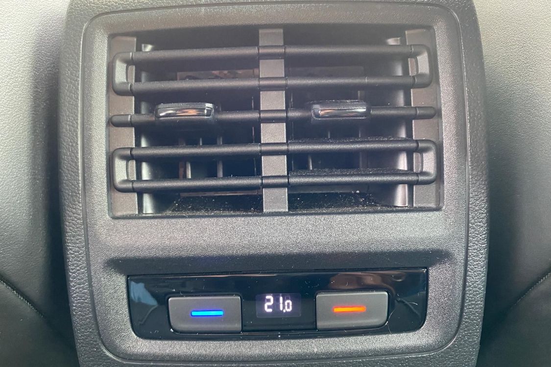 Volkswagen Golf 8R Performance 2.0 TSI 4MOTION / 380PK / AKRAPOVIC - Ultimate Cars