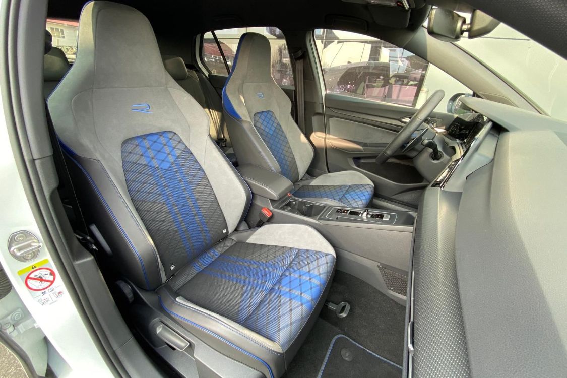 Volkswagen Golf 8R Performance 2.0 TSI 4MOTION / 380PK / AKRAPOVIC - Ultimate Cars