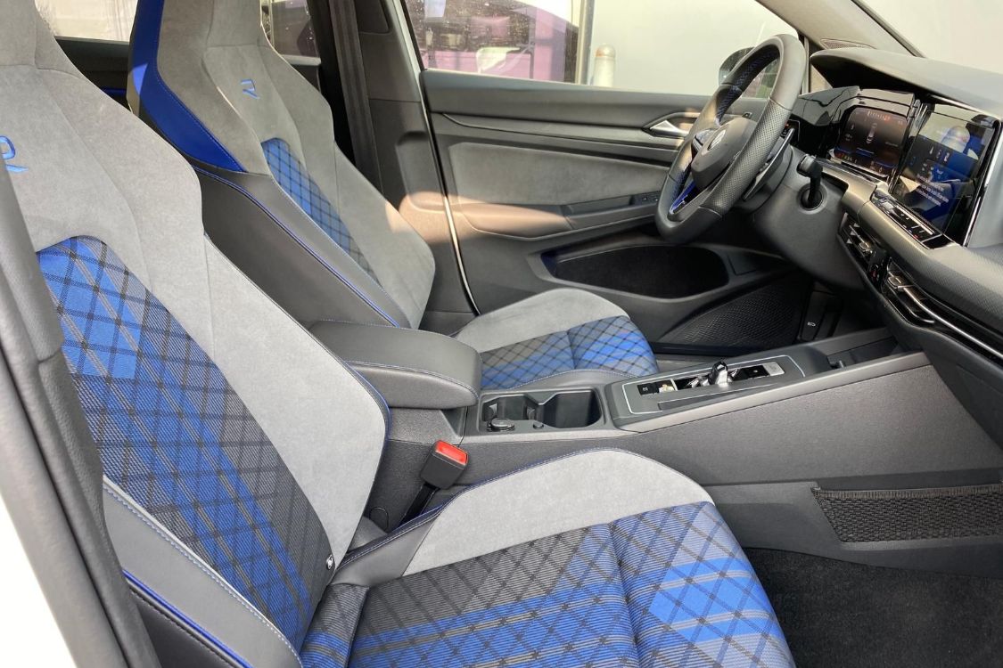 Volkswagen Golf 8R Performance 2.0 TSI 4MOTION / 380PK / AKRAPOVIC - Ultimate Cars