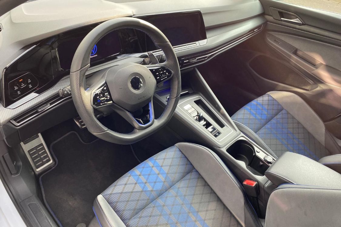 Volkswagen Golf 8R Performance 2.0 TSI 4MOTION / 380PK / AKRAPOVIC - Ultimate Cars