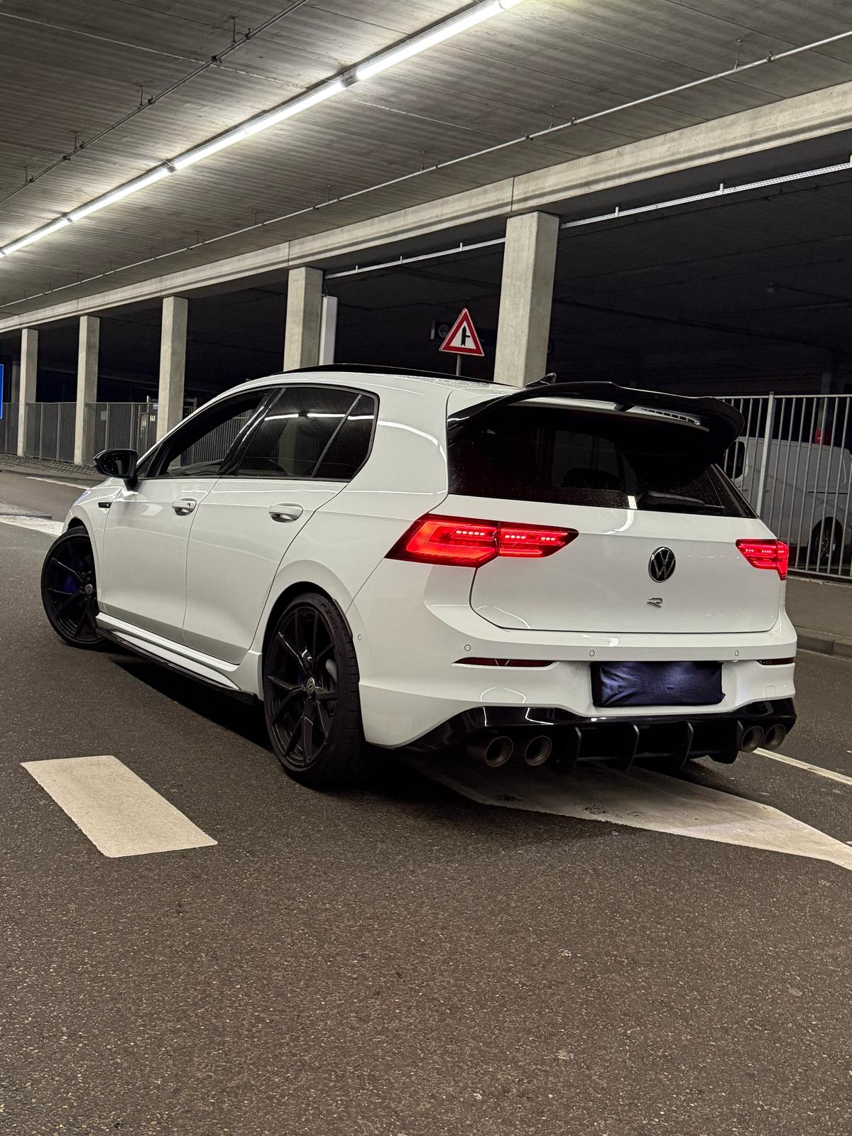Volkswagen Golf 8R Performance 2.0 TSI 4MOTION / 380PK / AKRAPOVIC - Ultimate Cars