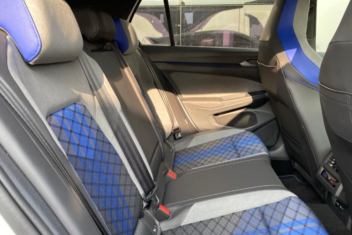 Volkswagen Golf 8R Performance 2.0 TSI 4MOTION / 380PK / AKRAPOVIC - Ultimate Cars